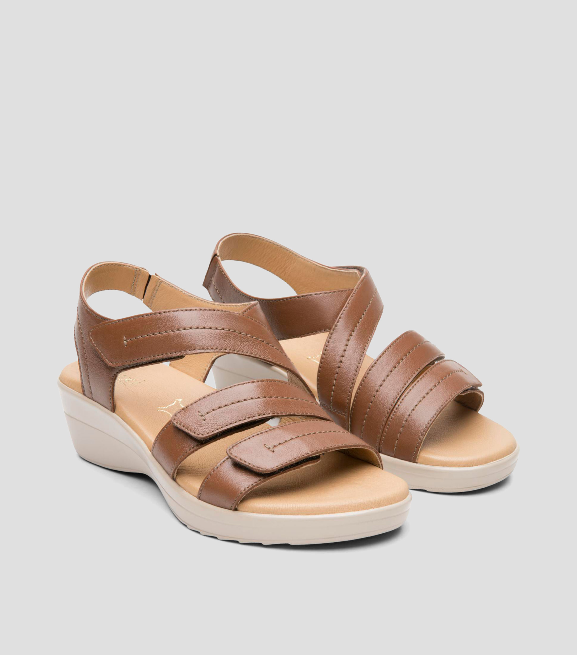 Sandalias con tacón medio de cuña Amapola Mujer